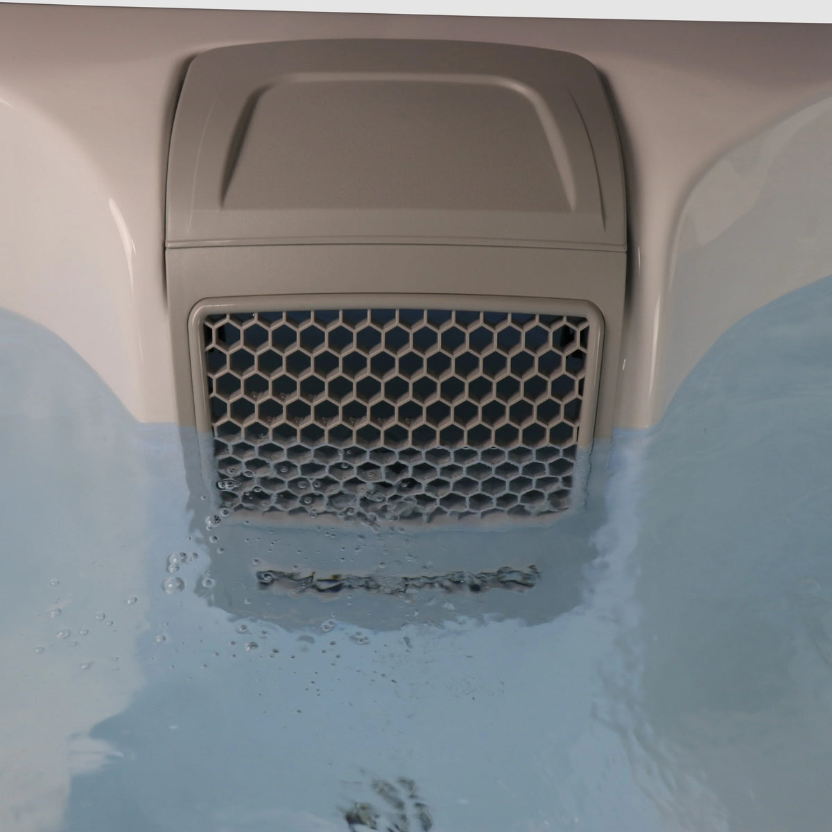 Canadian Spa Manitoba 4-Person 15-Jet Portable Hot Tub Canadian Spa Hot Tub MiraModo Home